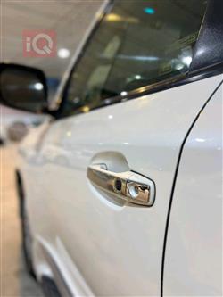 تۆیۆتا لاند کروزەر